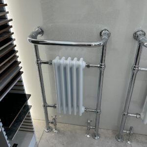 Siena 945x540mm Traditional Heated Towel Rail